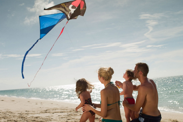 fly-a-kite-outer-banks-nc-600x400-001.jpg